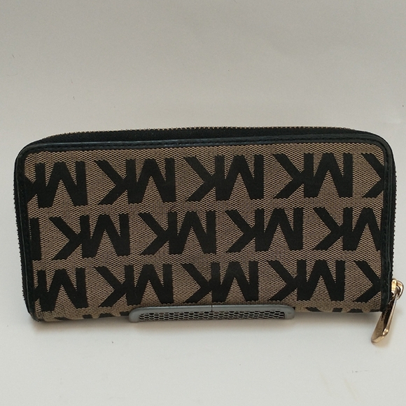 Michael Kors Monogram Wallet - Picture 10 of 12